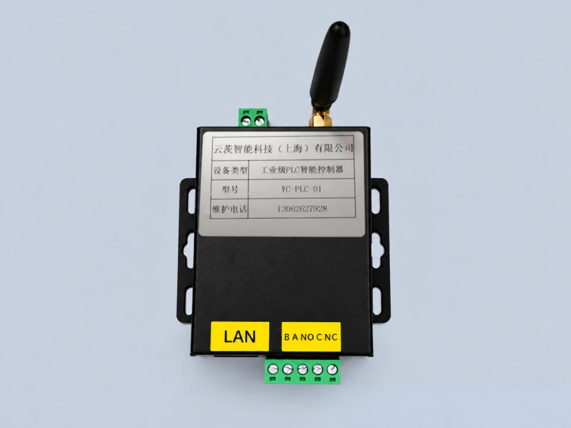 工业级PLC智能控制器实物，配有以太网口、RS485、继电器接线端子与顶部4G天线